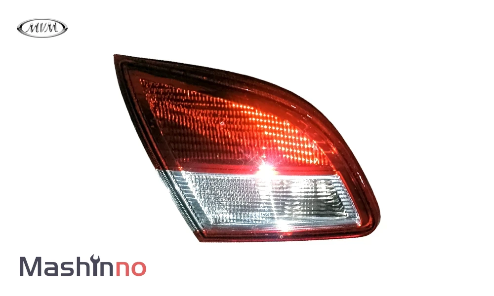 چراغ خطر عقب چپ روی صندوق ام وی ام 315 نیو صندوقدار