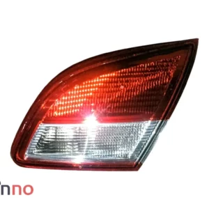 چراغ خطر عقب راست روی صندوق ام وی ام 315 نیو صندوقدار